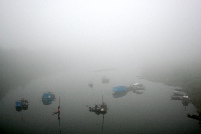 Bãi Giữa sông Hồng cũng "ngập" trong sương